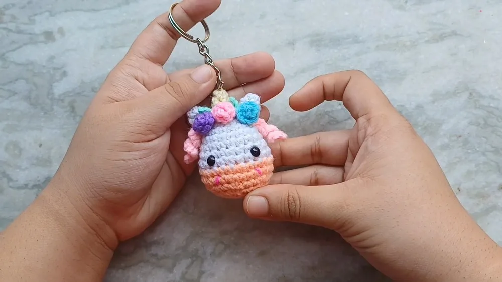 Mini unicorn amigurumi keychain pattern in single crochet