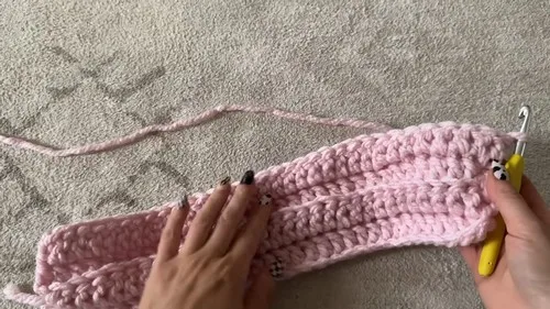 Oversized chunky crochet hoodie for confident beginners — photo 5