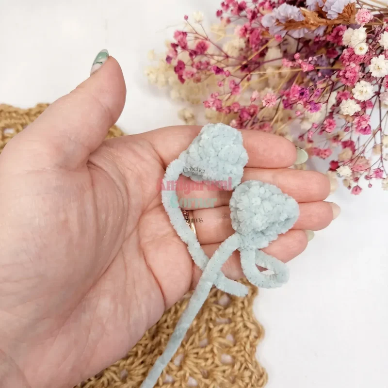 A plush husky keychain amigurumi in single crochet — photo 3