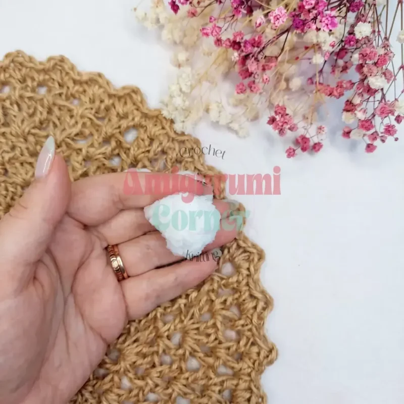 A plush husky keychain amigurumi in single crochet — photo 4