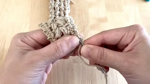 Crochet puff stitch heart keychain pattern — photo 2