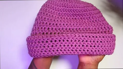 Seamless double crochet beanie for windy days