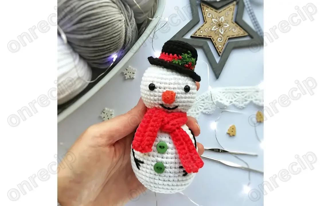 Snowman amigurumi crochet pattern with hat and scarf